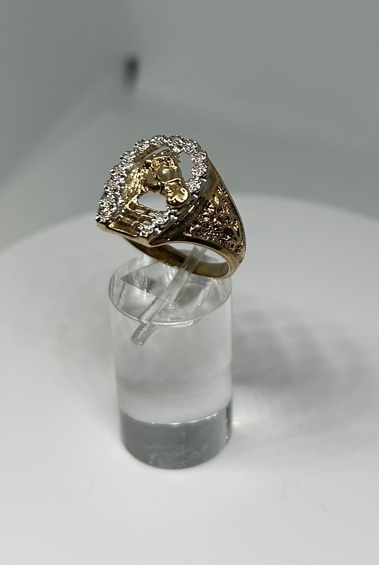 Vintage 10K Solid Gold Horse-Shoe Diamond Ring